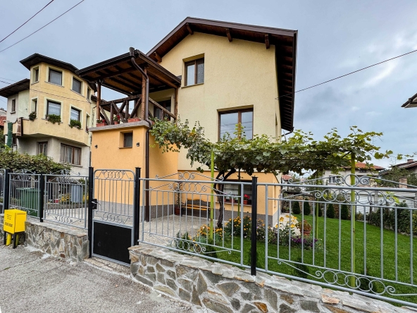 Къща в Самоков - 183 кв.м за 1367 €/кв.м - Снимка #1