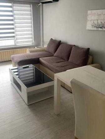 Дава се под наем Двустаен апартамент в Бургас, Славейков - 70 кв.м за 433.5 € - Снимка #1