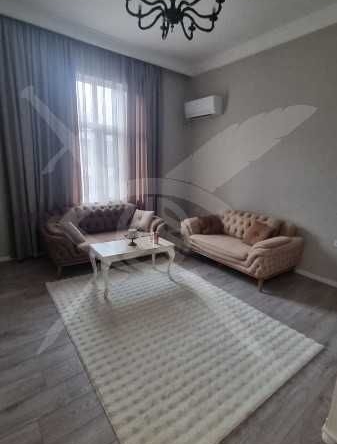 Дава се под наем Етаж от къща в София, Хладилника - 90 кв.м за 750 € - Снимка #1