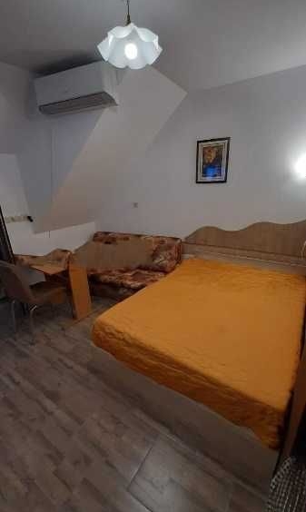 Дава се под наем Едностаен апартамент в Пловдив, Кършияка - 35 кв.м за 382.5 € - Снимка #1