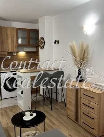 Дава се под наем Едностаен апартамент в Варна, Колхозен пазар - 26 кв.м за 298.86 € - Снимка #1