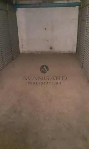 Гараж / Паркомясто в Пловдив, Център - 17 кв.м за 1059 €/кв.м - Снимка #1