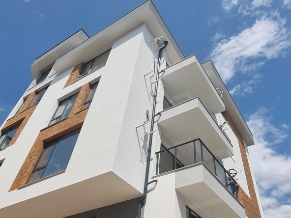 Тристаен апартамент в Благоевград, Освобождение - 95 кв.м за 850 €/кв.м - Снимка #1