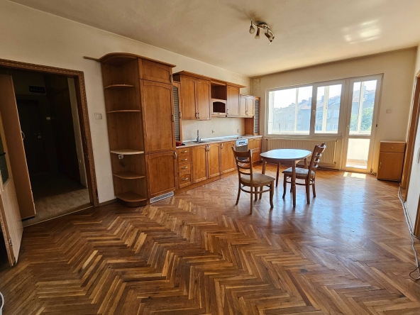 Дава се под наем Четиристаен апартамент в Севлиево - 85 кв.м за 249.9 € - Снимка #1