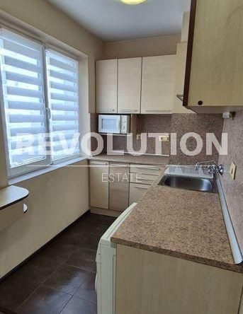 Дава се под наем Тристаен апартамент в Варна, Трошево - 80 кв.м за 498.27 € - Снимка #1