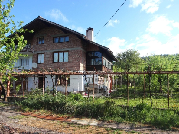 Къща в с. Гъбене, Област Габрово - 210 кв.м за 389 €/кв.м - Снимка #1