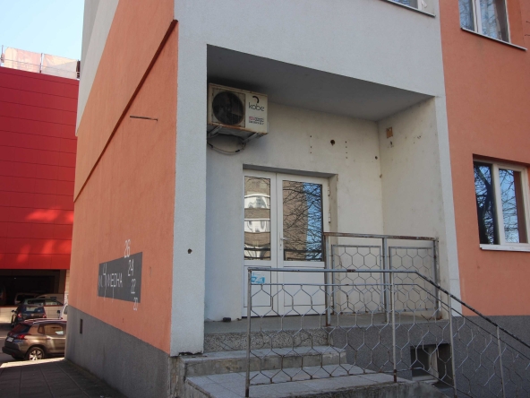 Дава се под наем Магазин в Габрово, Младост - 66 кв.м за 255 € - Снимка #1