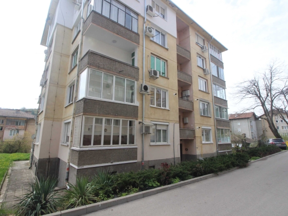 Двустаен апартамент в Габрово, Дядо Дянко - 77 кв.м за 365 €/кв.м - Снимка #1