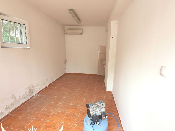 Дава се под наем Офис в Асеновград - 12 кв.м за 82 € - Снимка #1