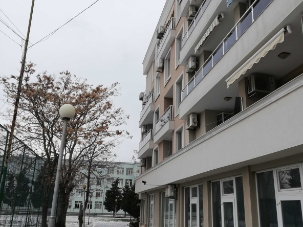 Дава се под наем Двустаен апартамент в Поморие - 77 кв.м за 408 € - Снимка #1