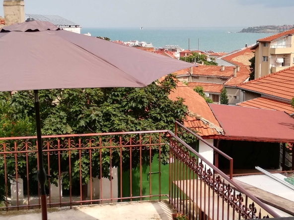 Дава се под наем Етаж от къща в Созопол - 150 кв.м за 147.9 € - Снимка #1