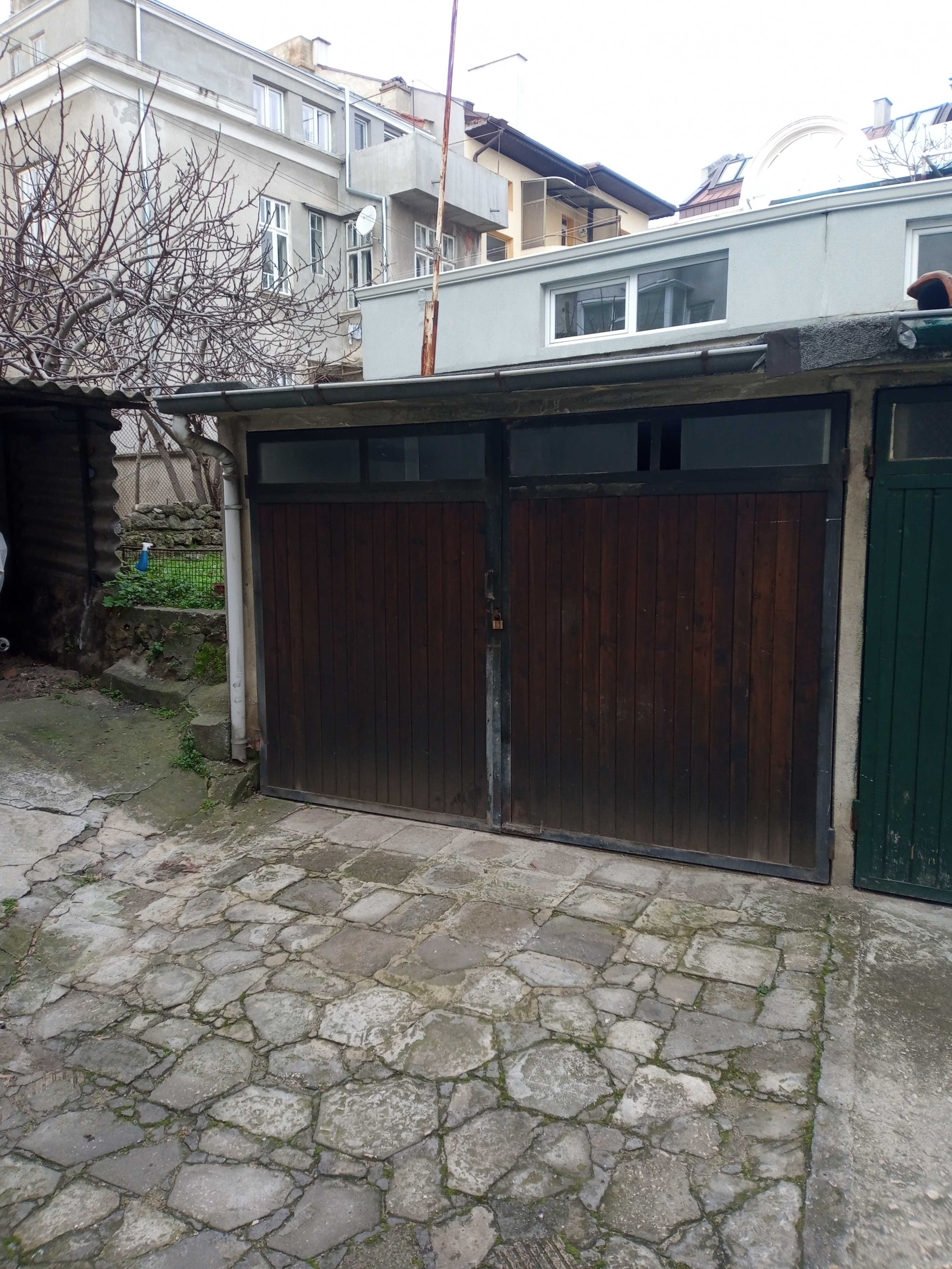 Дава се под наем Гараж / Паркомясто в Варна, Гръцка махала - 15 кв.м за 102 € - Снимка #1