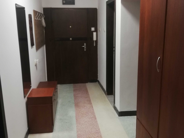 Дава се под наем Двустаен апартамент в Плевен, Идеален център - 72 кв.м за 350 € - Снимка #1