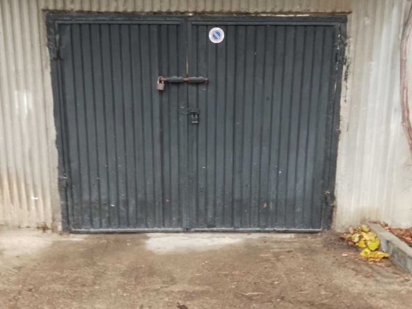 Гараж / Паркомясто в Плевен, Дружба 4 - 18 кв.м за 723 €/кв.м - Снимка #1