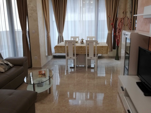 Дава се под наем Тристаен апартамент в София, Изток - 105 кв.м за 1186.77 € - Снимка #1