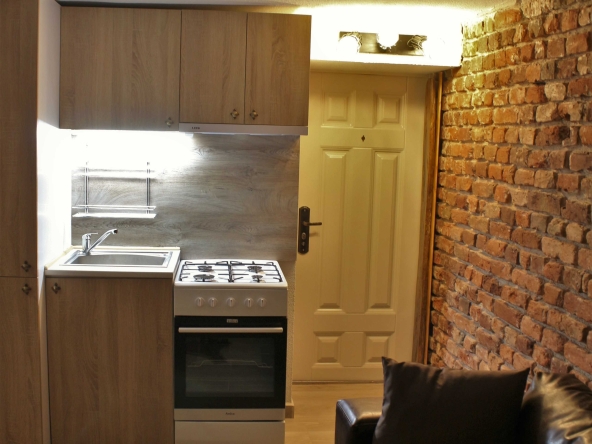 Дава се под наем Едностаен апартамент в София, Център - 25 кв.м за 350 € - Снимка #1