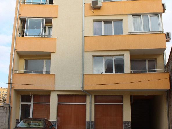 Дава се под наем Двустаен апартамент в Шумен, Болницата - 65 кв.м за 255 € - Снимка #1