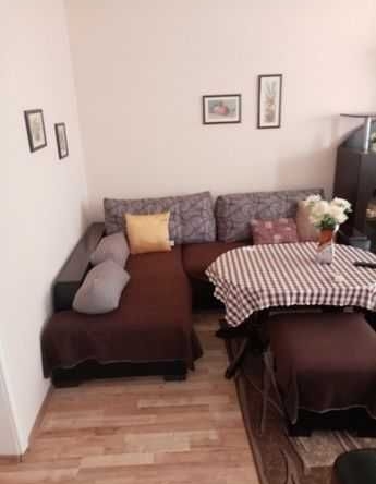 Дава се под наем Двустаен апартамент в Бургас, Лазур - 70 кв.м за 225 € - Снимка #1