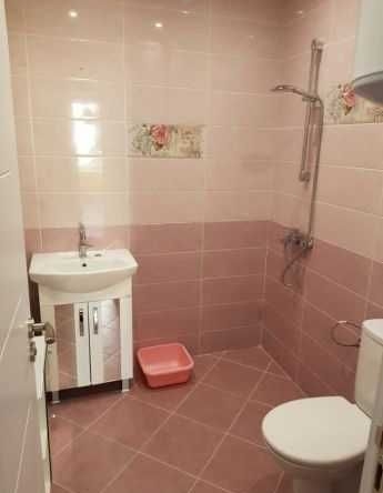 Дава се под наем Двустаен апартамент в Бургас, Център - 56 кв.м за 127.5 € - Снимка #1