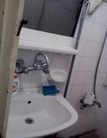 Дава се под наем Двустаен апартамент в Бургас, Център - 80 кв.м за 89.25 € - Снимка #1