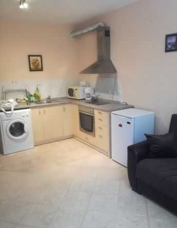 Дава се под наем Двустаен апартамент в Бургас, Лазур - 58 кв.м за 127.5 € - Снимка #1