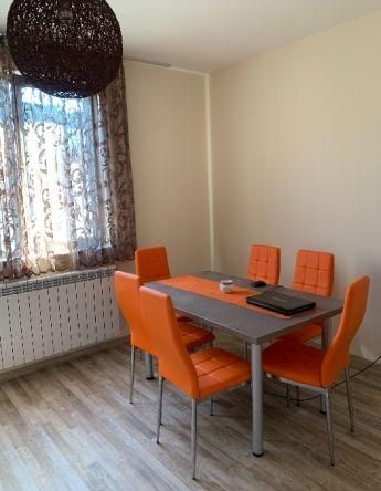 Дава се под наем Тристаен апартамент в София, Витоша - 80 кв.м за 716 € - Снимка #1