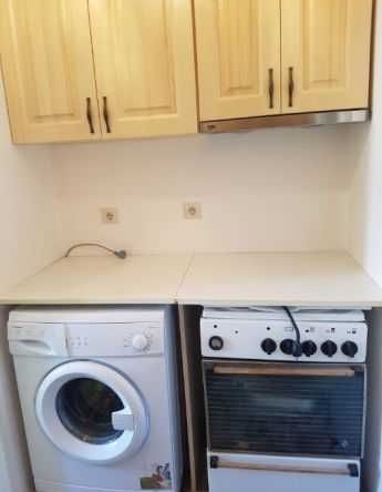 Дава се под наем Тристаен апартамент в Бургас, Център - 80 кв.м за 127.5 € - Снимка #1