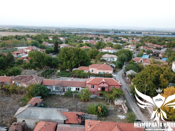 Къща в с. Караджалово, Област Пловдив - 384 кв.м за 50 €/кв.м - Снимка #1