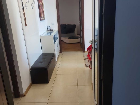 Дава се под наем Тристаен апартамент в Плевен, Дружба 3 - 100 кв.м за 459 € - Снимка #1