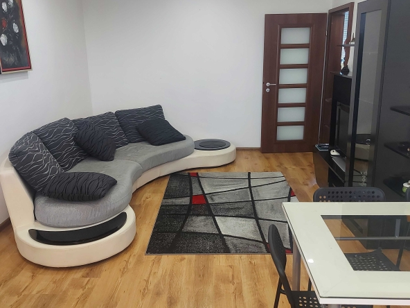 Дава се под наем Тристаен апартамент в Плевен, Дружба 3 - 100 кв.м за 459 € - Снимка #1