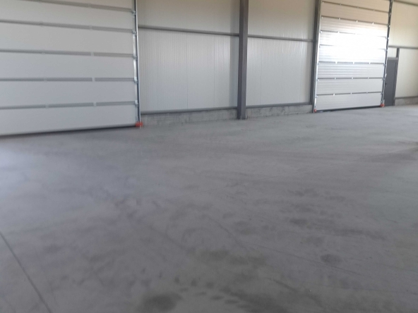 Дава се под наем Склад в Първомай - 890 кв.м за 1836 € - Снимка #1