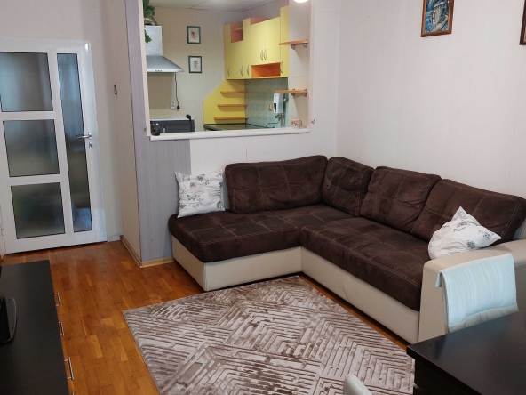 Дава се под наем Тристаен апартамент в Варна, Автогара - 80 кв.м за 550 € - Снимка #1