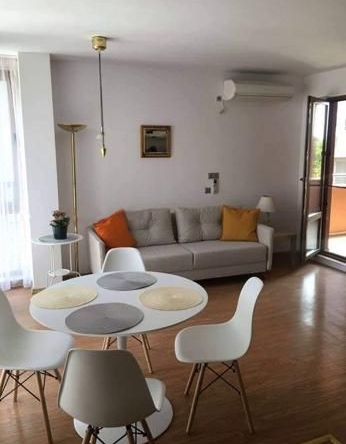 Дава се под наем Двустаен апартамент в Бургас, Лазур - 80 кв.м за 610.98 € - Снимка #1