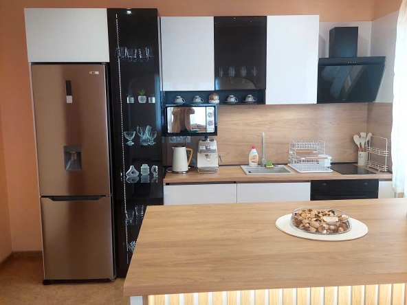 Дава се под наем Етаж от къща в Поморие - 70 кв.м за 71.4 € - Снимка #1