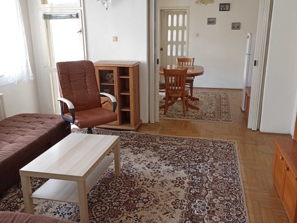 Дава се под наем Тристаен апартамент в Варна, Автогара - 100 кв.м за 538.56 € - Снимка #1