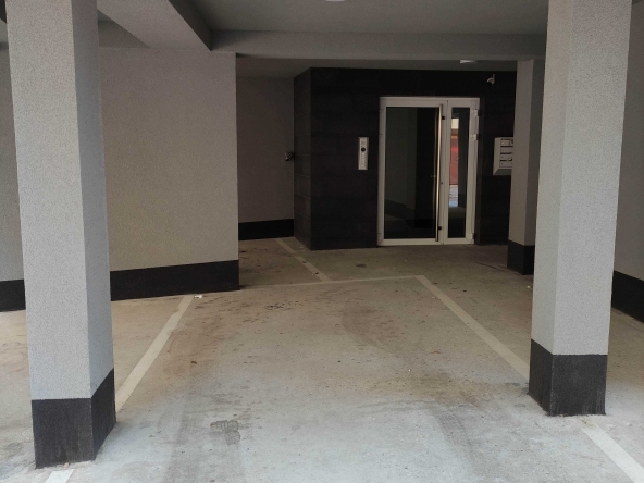 Дава се под наем Гараж / Паркомясто в Варна, Колхозен пазар - 15 кв.м за 102 € - Снимка #1