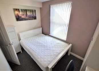 Дава се под наем Едностаен апартамент в Пловдив, Гагарин - 30 кв.м за 159.12 € - Снимка #1