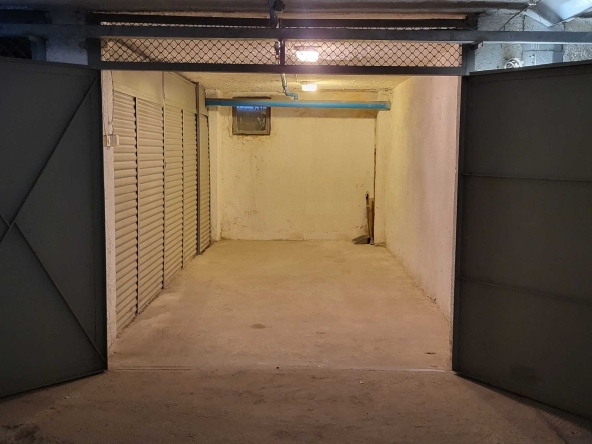 Дава се под наем Гараж / Паркомясто в Пловдив, Старият град - 15 кв.м за 76.5 € - Снимка #1