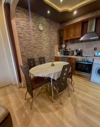 Дава се под наем Двустаен апартамент в София, Център - 81 кв.м за 250 € - Снимка #1
