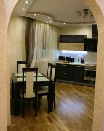 Дава се под наем Тристаен апартамент в Пловдив, Южен - 88 кв.м за 290.7 € - Снимка #1