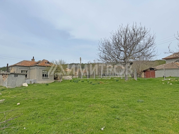 Къща в с. Зайчино ореше, Област Шумен - 88 кв.м за 128 €/кв.м - Снимка #1