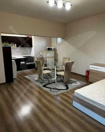 Дава се под наем Тристаен апартамент в Варна, ЖП Гара - 100 кв.м за 450 € - Снимка #1