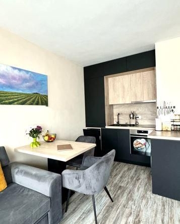 Дава се под наем Тристаен апартамент в Пловдив, Кършияка - 82 кв.м за 700 € - Снимка #1