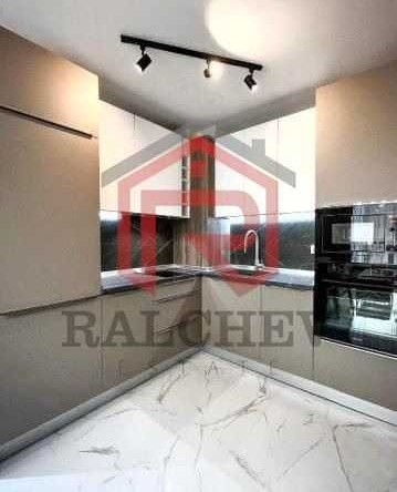 Дава се под наем Двустаен апартамент в к.к. Св.Св. Константин и Елена - 65 кв.м за 663 € - Снимка #1