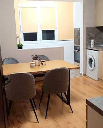 Дава се под наем Двустаен апартамент в Бургас, Лазур - 70 кв.м за 500 € - Снимка #1