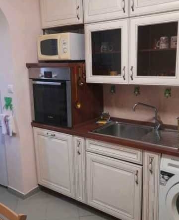 Дава се под наем Тристаен апартамент в София, Мусагеница - 98 кв.м за 612 € - Снимка #1