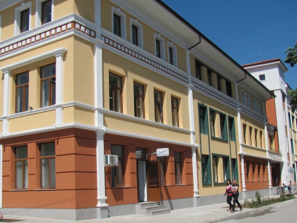 Промишлена сграда в Попово - 846 кв.м за 2010 €/кв.м - Снимка #1