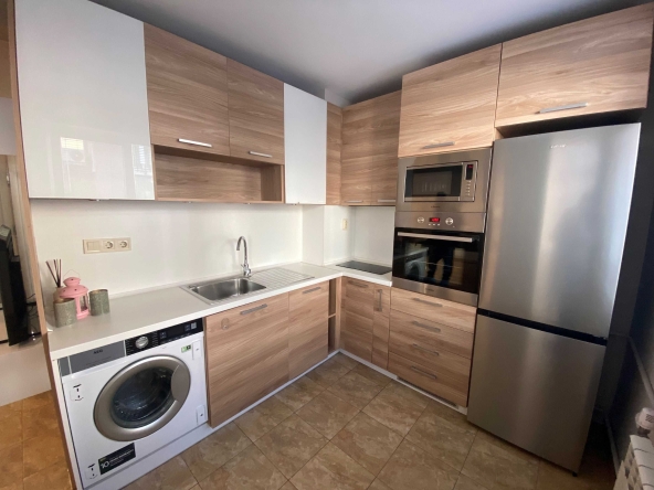 Дава се под наем Тристаен апартамент в София, Медицинска академия - 90 кв.м за 897.6 € - Снимка #1