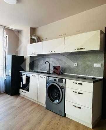 Дава се под наем Тристаен апартамент в Варна, Център - 78 кв.м за 847.62 € - Снимка #1