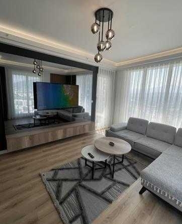 Дава се под наем Тристаен апартамент в Бургас, Център - 80 кв.м за 331.5 € - Снимка #1